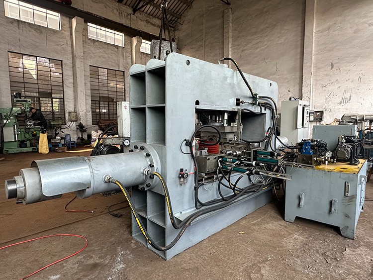 摩托车头管专用液压机